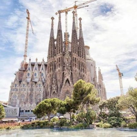 Апартаменты Oasis Sagrada Familia Барселона Экстерьер фото